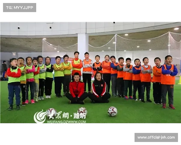 青少年训练营因天气转向室内，小球员坚持梦想